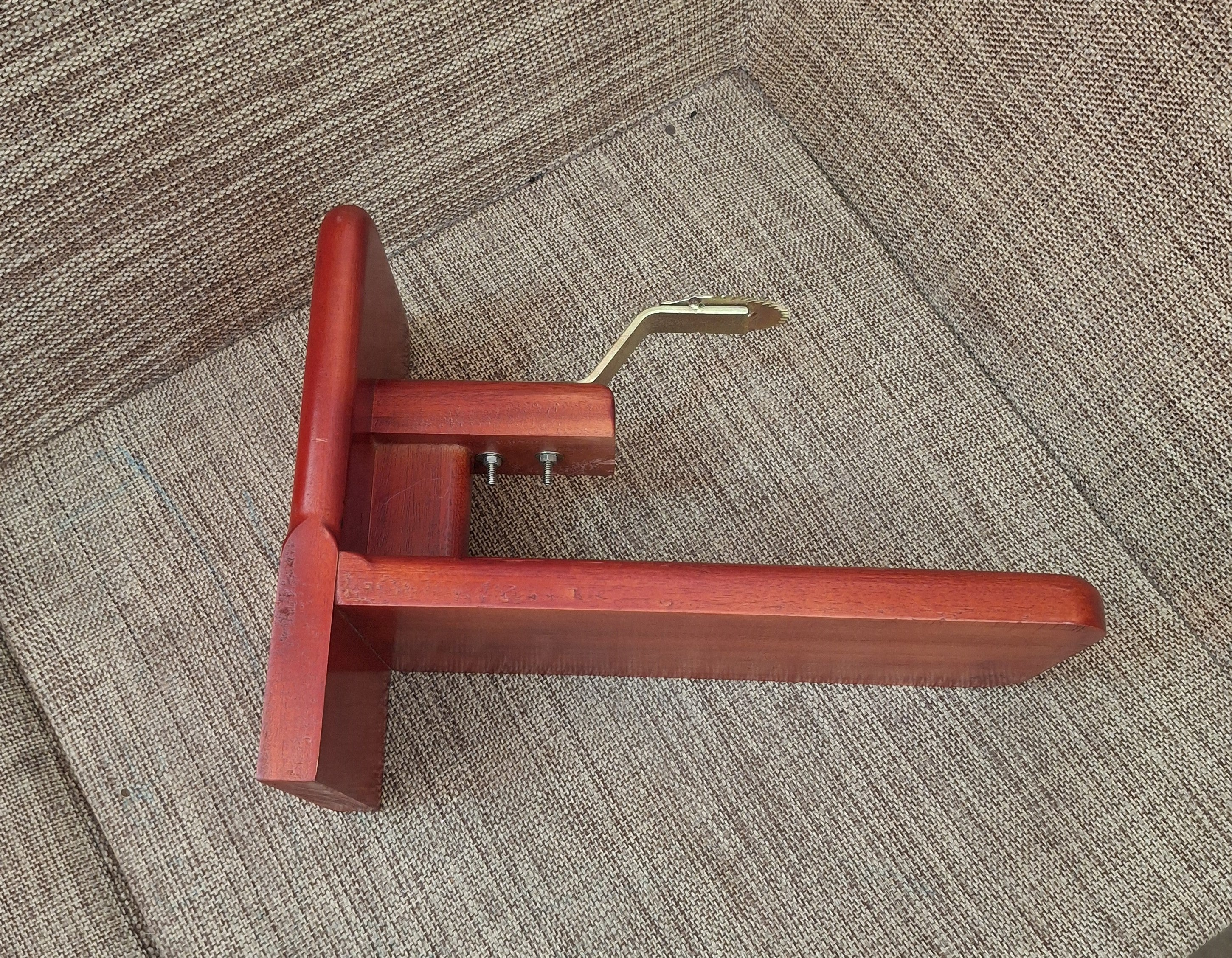 Table Top  Coconut Scraper  Chirava